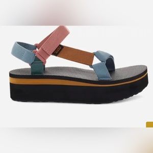 Platform Tevas in light multi - size 8